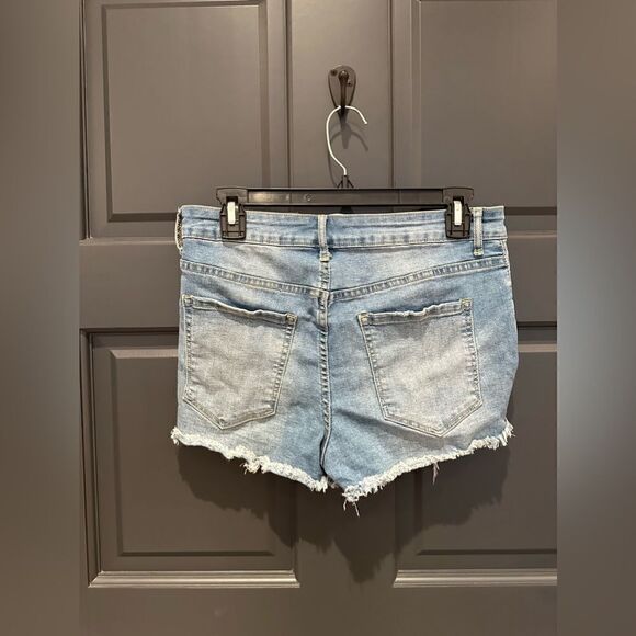 Forever 21 Jean shorts - Picture 3 of 3